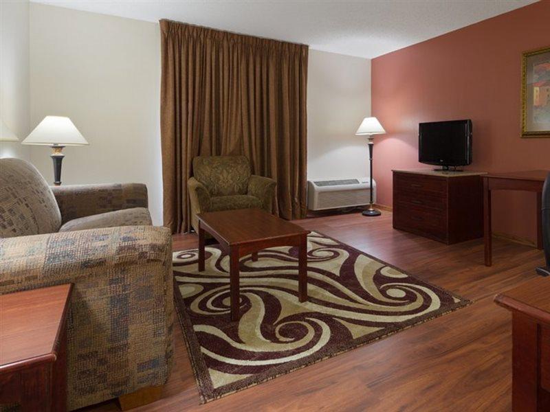 Chicago Club Inn & Suite Oakbrook Terrace Exterior photo