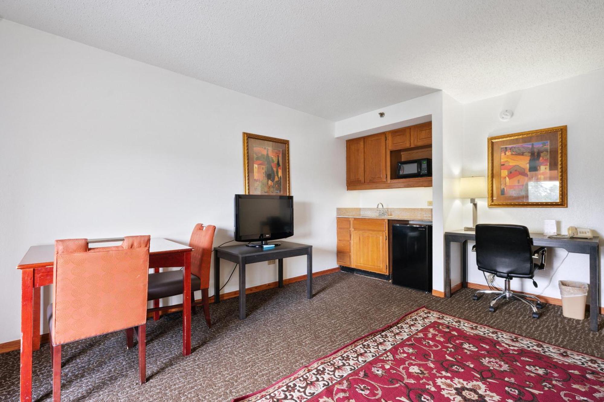 Chicago Club Inn & Suite Oakbrook Terrace Room photo