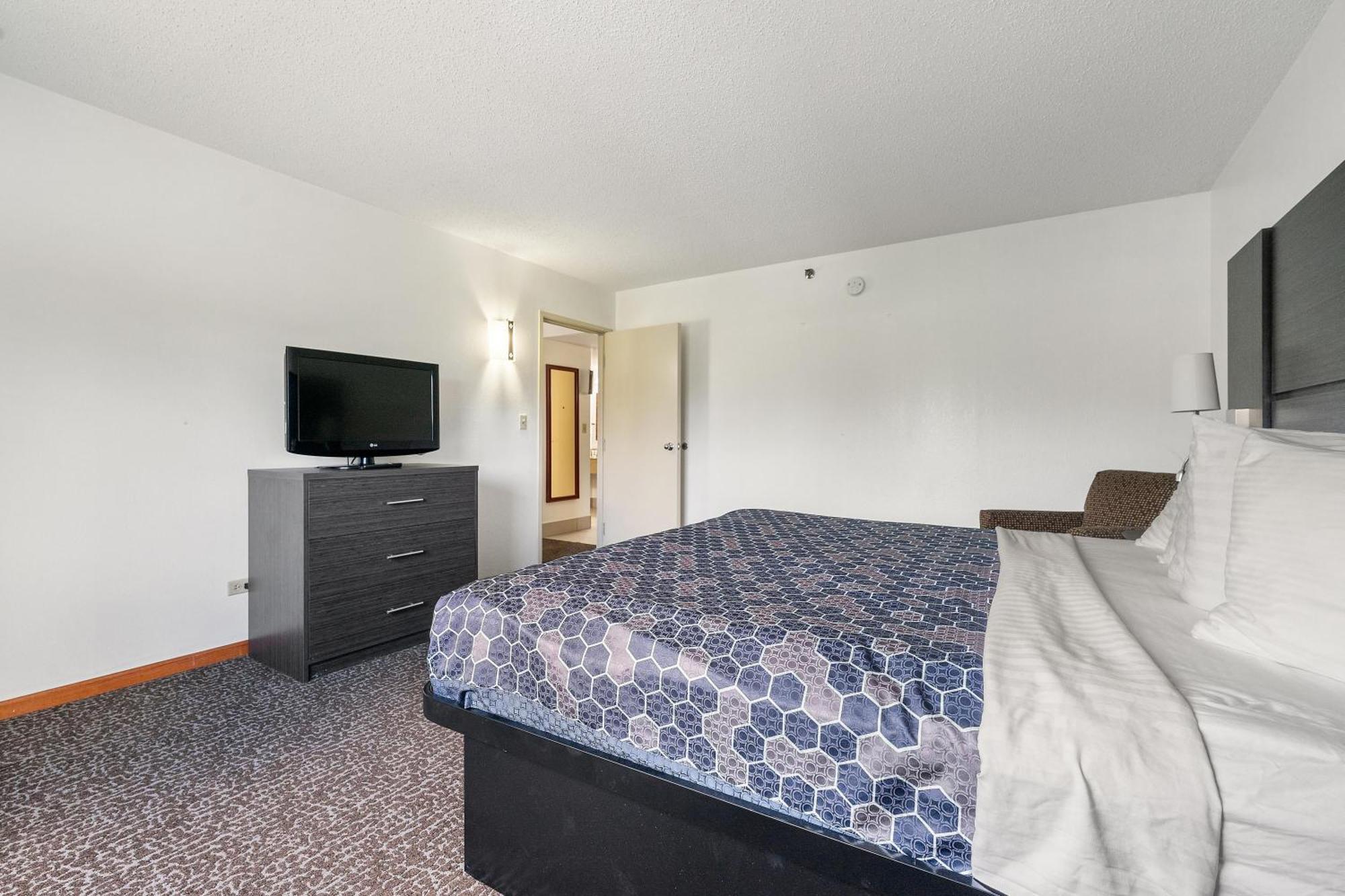 Chicago Club Inn & Suite Oakbrook Terrace Room photo