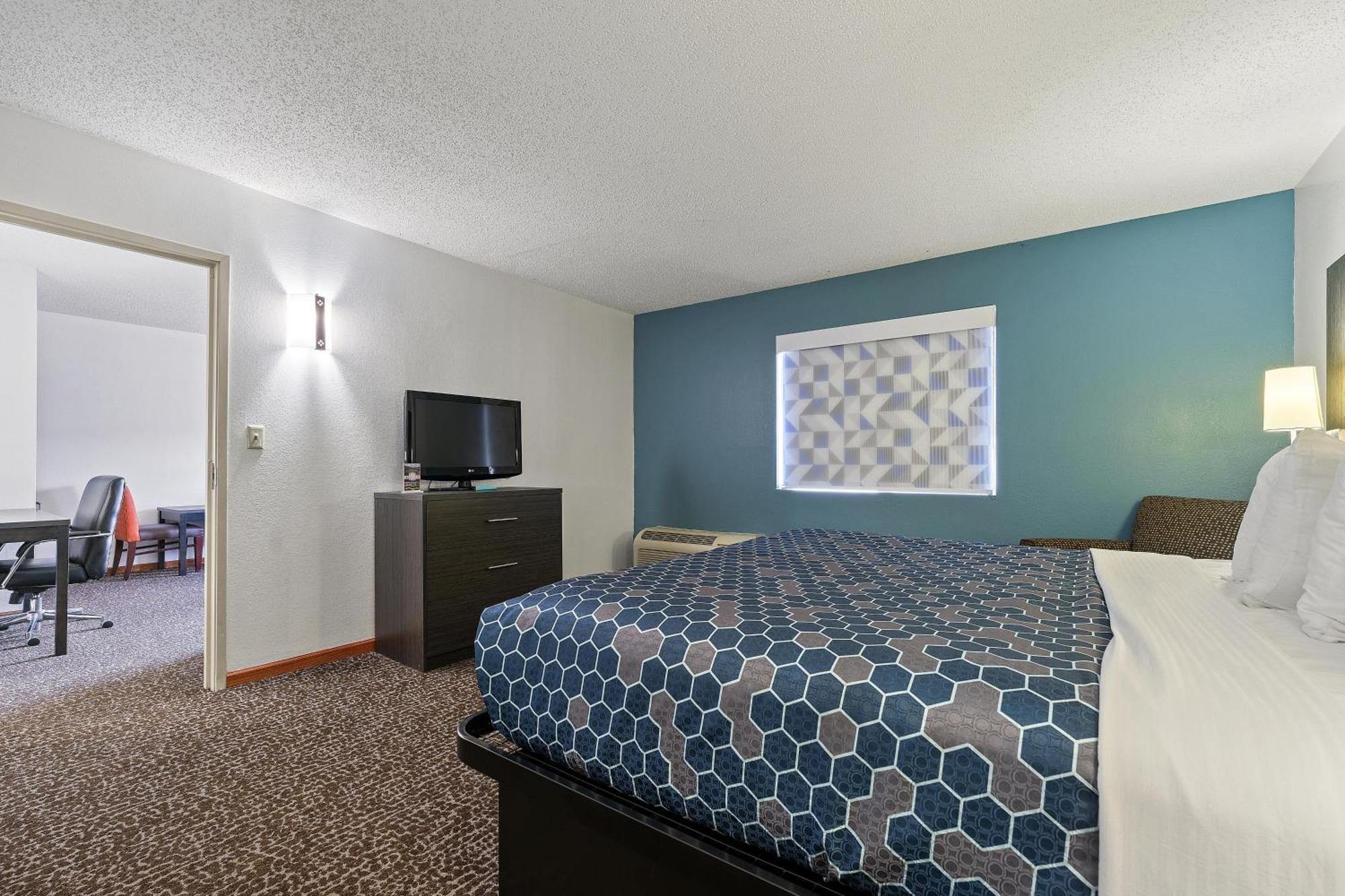 Chicago Club Inn & Suite Oakbrook Terrace Room photo