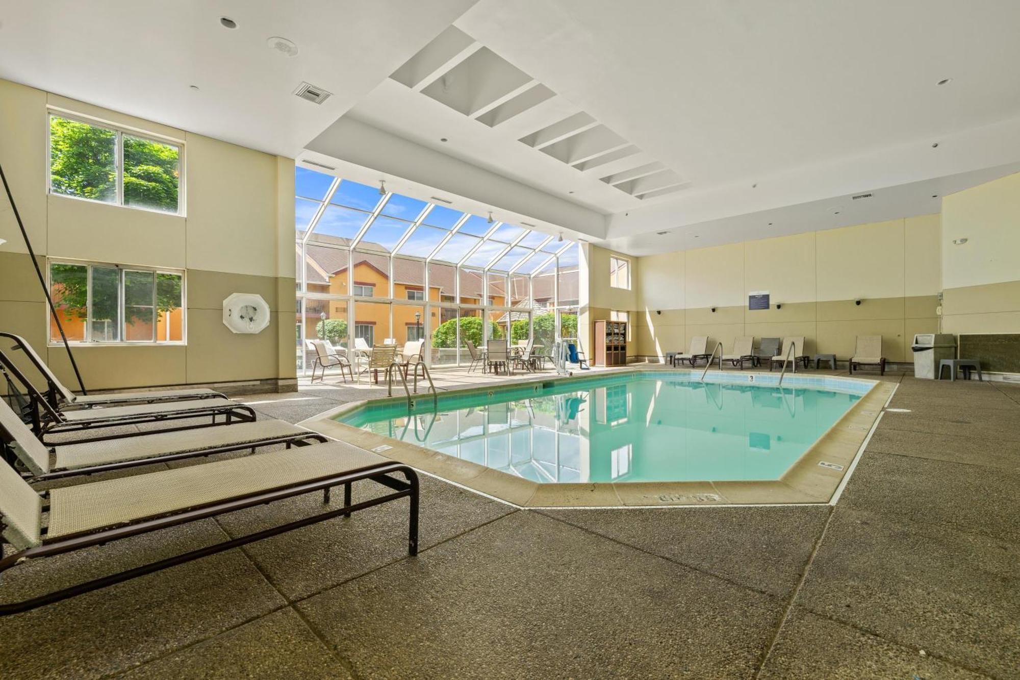 Chicago Club Inn & Suite Oakbrook Terrace Exterior photo