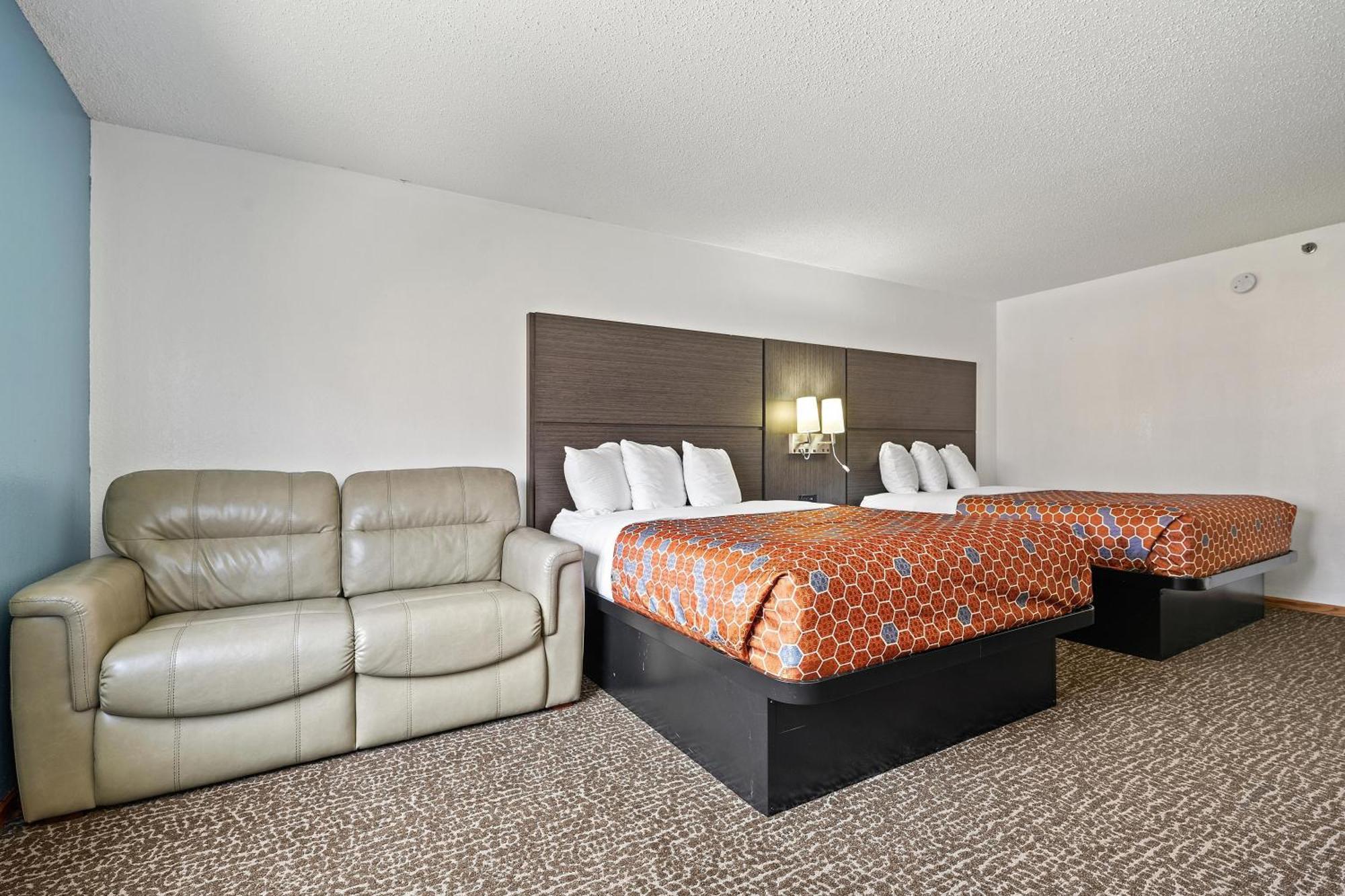 Chicago Club Inn & Suite Oakbrook Terrace Room photo