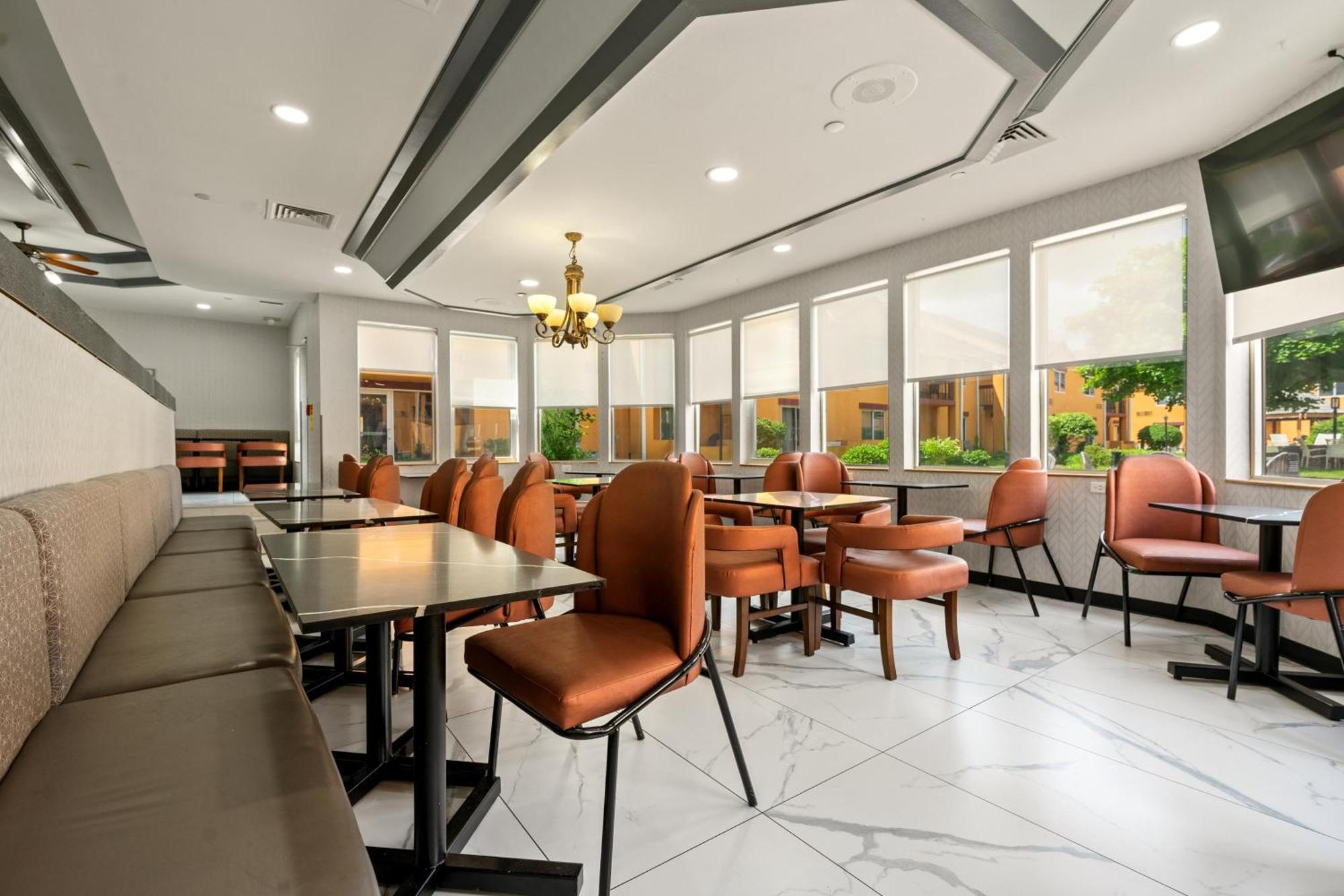 Chicago Club Inn & Suite Oakbrook Terrace Exterior photo