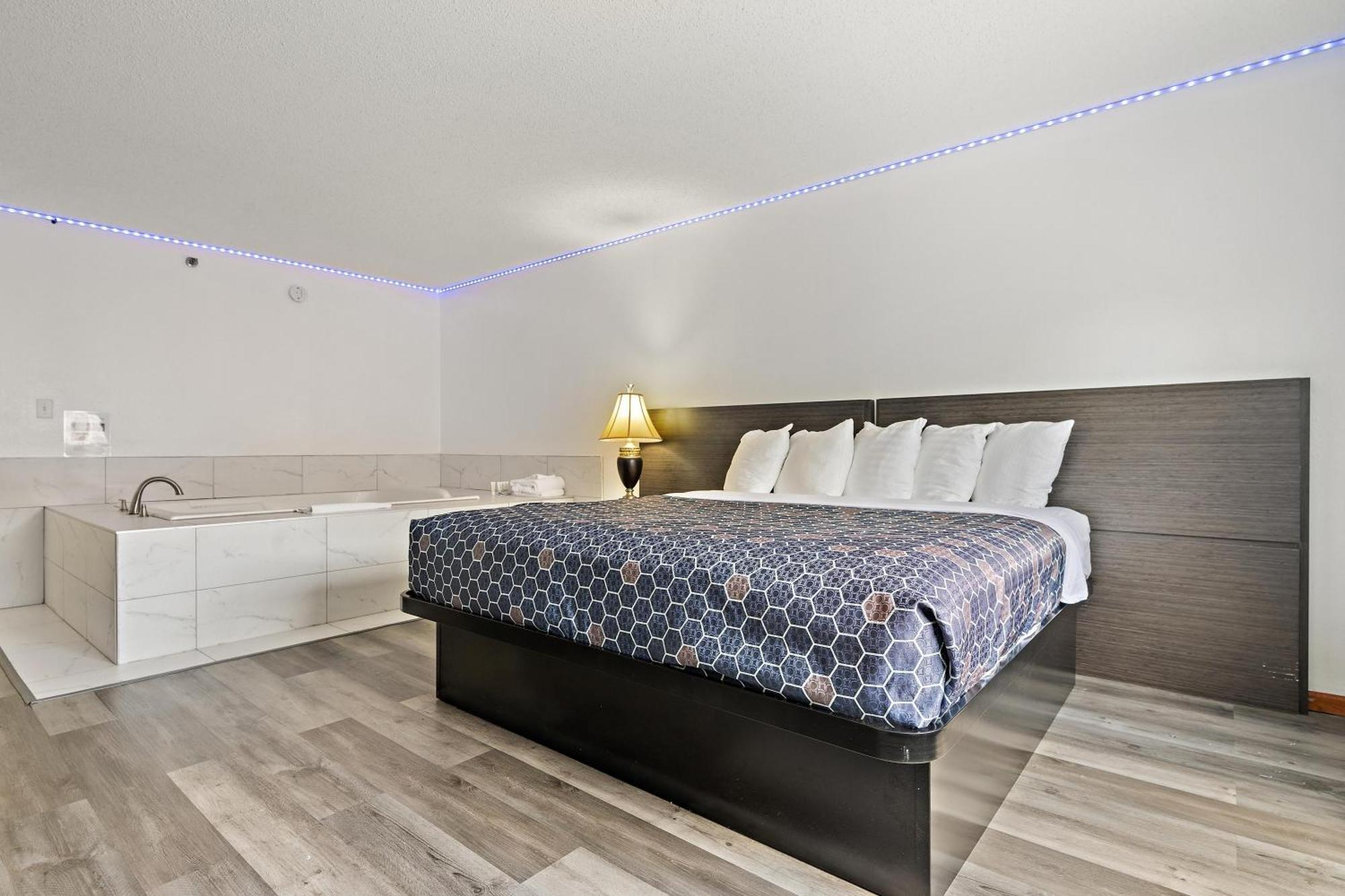 Chicago Club Inn & Suite Oakbrook Terrace Room photo