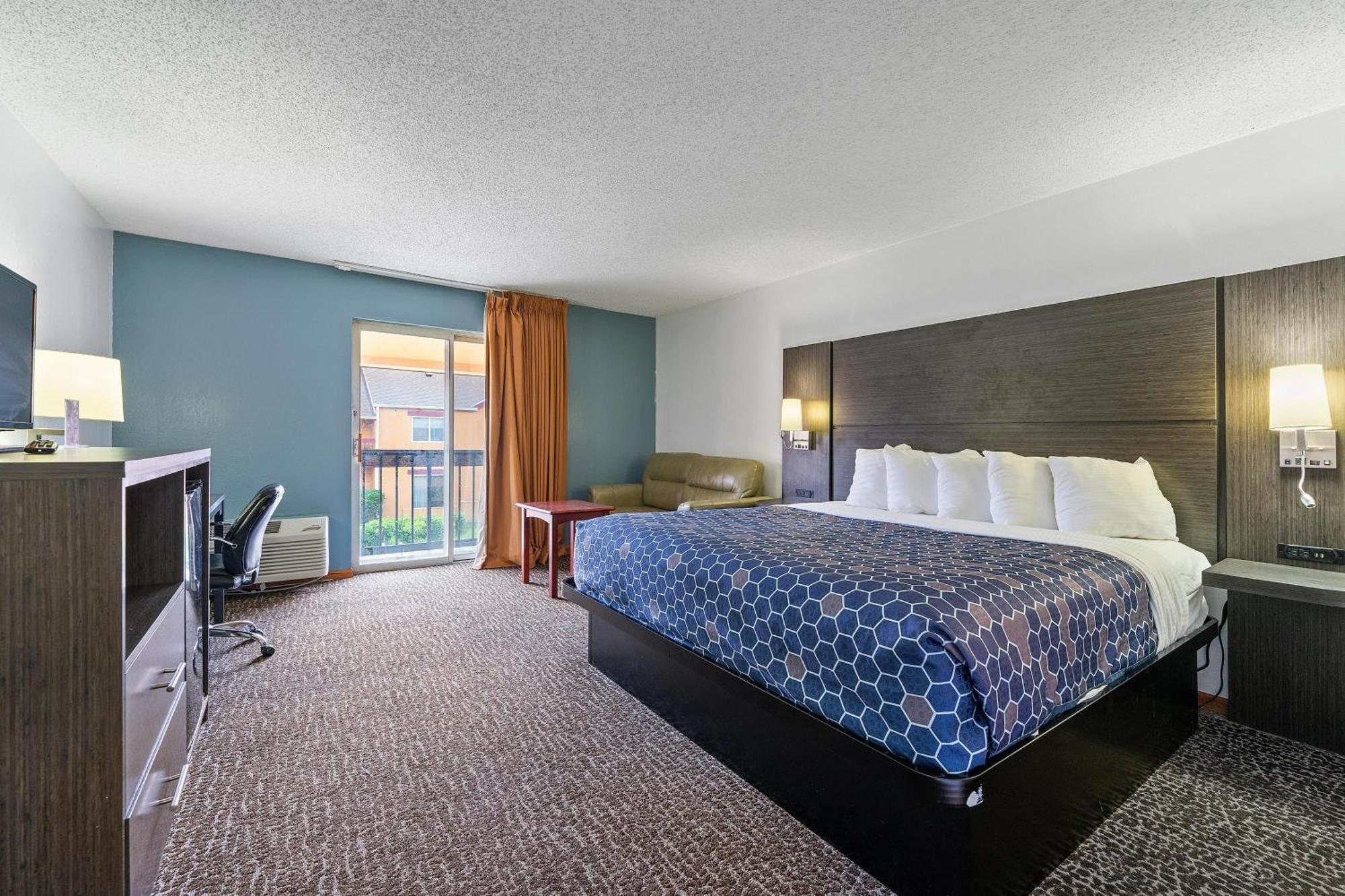 Chicago Club Inn & Suite Oakbrook Terrace Room photo