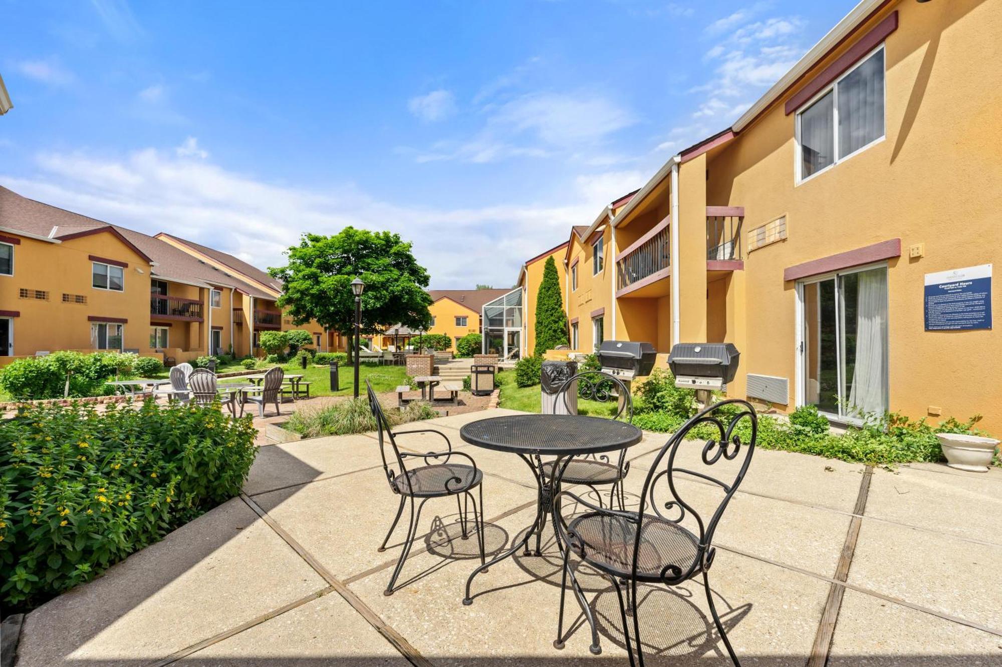Chicago Club Inn & Suite Oakbrook Terrace Exterior photo