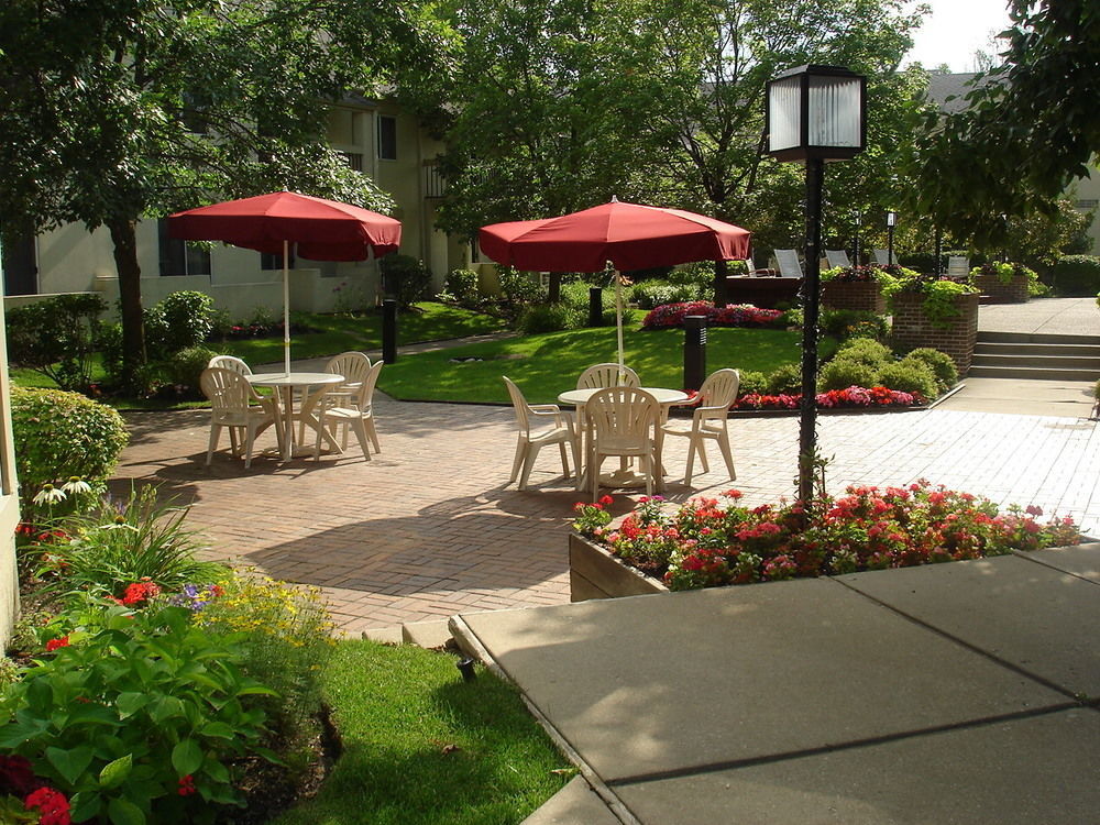 Chicago Club Inn & Suite Oakbrook Terrace Exterior photo