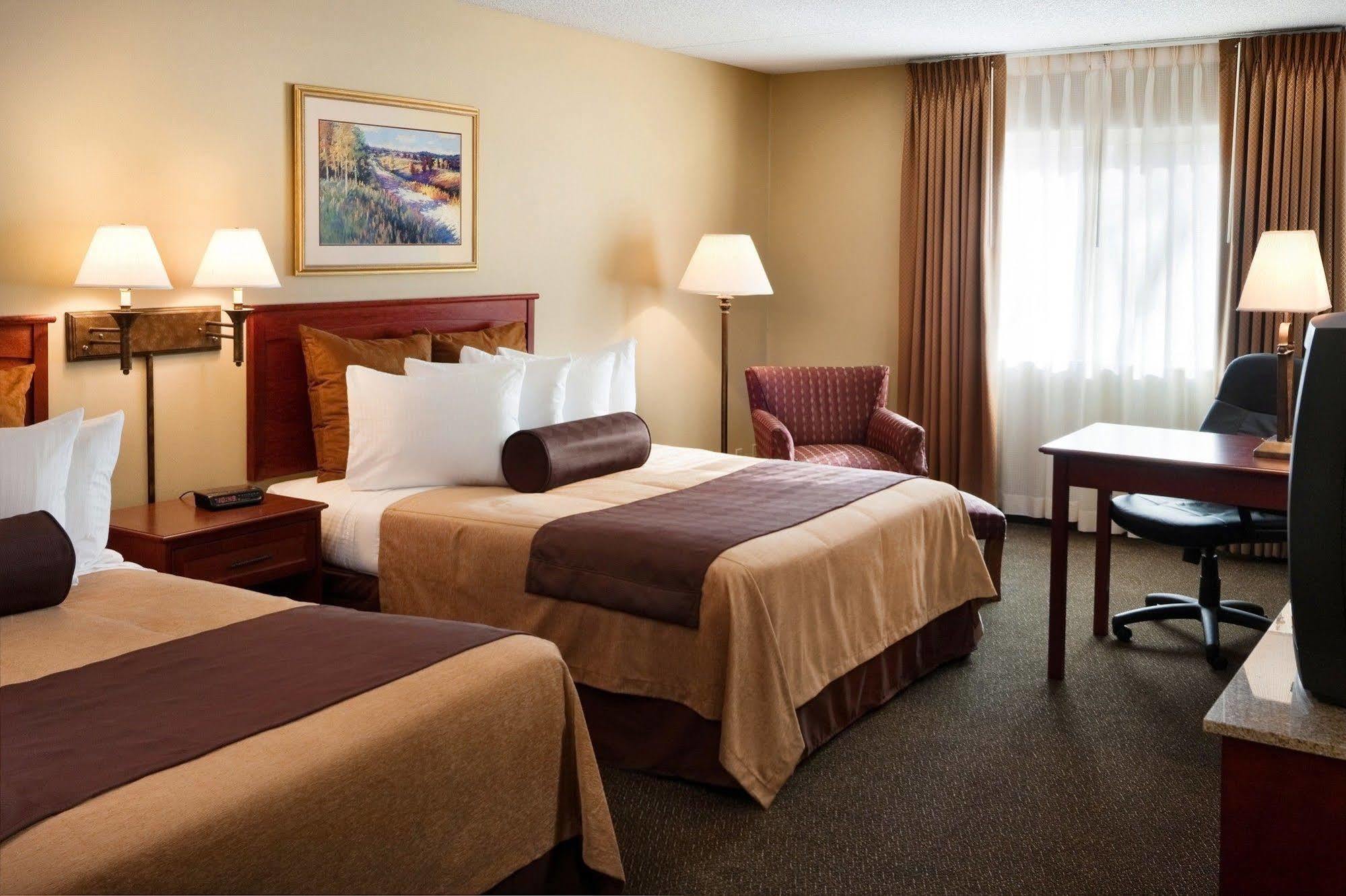 Chicago Club Inn & Suite Oakbrook Terrace Room photo